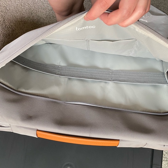 tomtoc laptop carrying bag - Picture 2 of 3